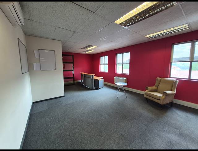 348M² OFFICE TO LET IN BRUMA